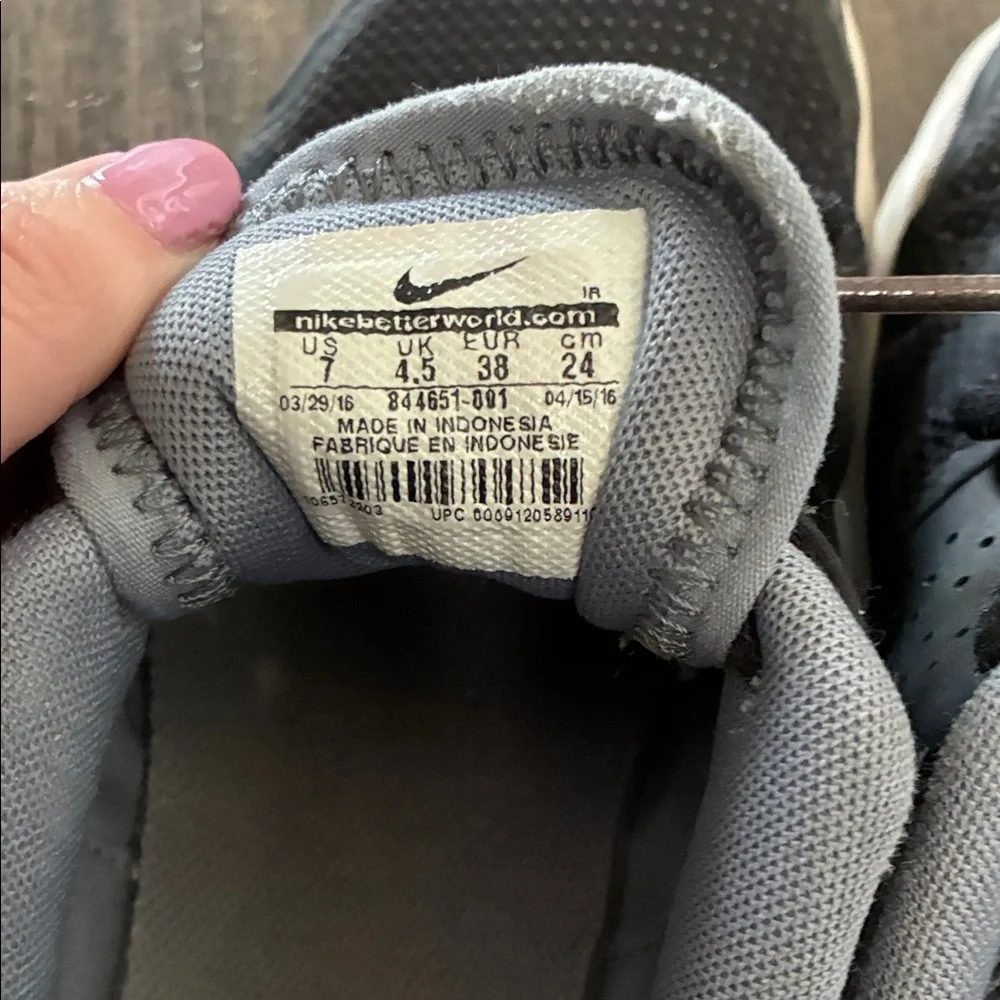 Nike Black and Gray Athletic Sneakers - Picture 5 of 11